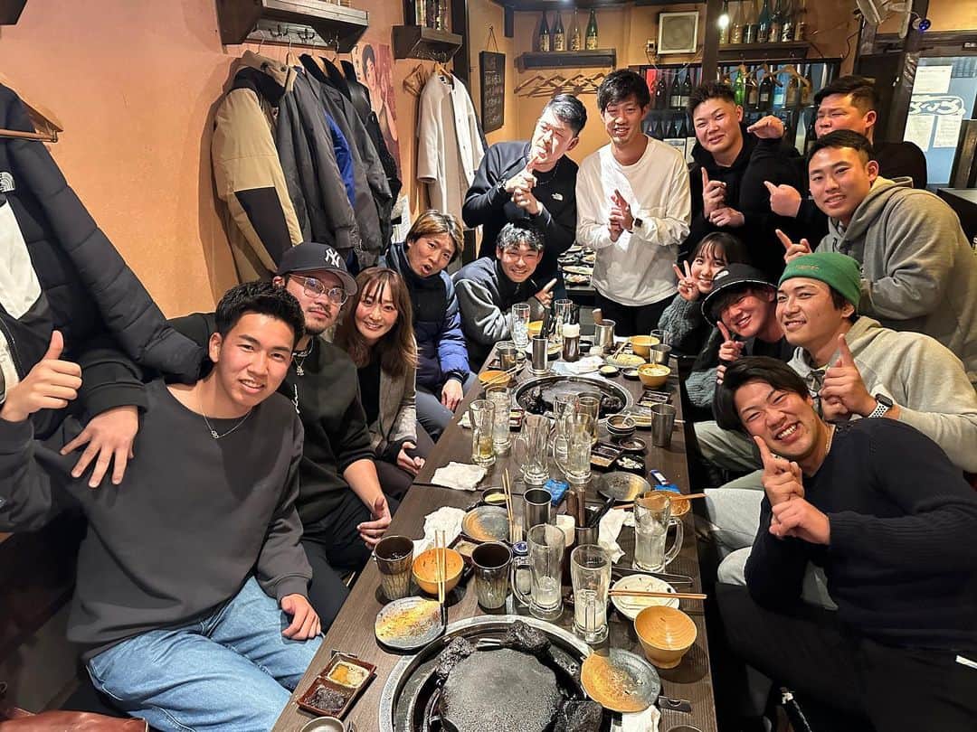 クーニンズのインスタグラム：「大阪クーニンズと東京クーニンズの合同飲み会🍺 野球でつながれば意外とすぐに仲良くなれる❗️🥰👍」