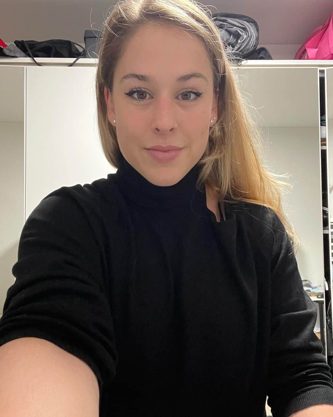 ジウリア・シュタイングルーバーのインスタグラム：「🤫 #weekend #sunnewobisch」