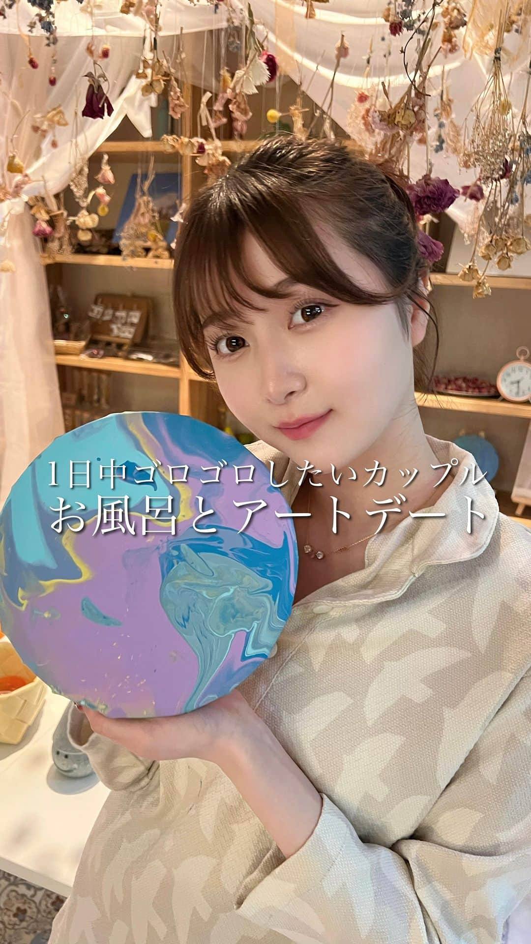 こよちゃんのインスタグラム：「泊まれるカフェ☕️ ・ ・ 今年に入ってから始めたこと 流行りに乗って🈂️活 周りの子に連れてってもらって 行くようになったけど 水風呂だけが地獄すぎる🥶 高校生の頃から何度か行ってるおふろカフェ 流行りのポーリングアートとかもあって 進化しすぎてた🫠 ✼••┈┈┈┈┈┈┈┈┈┈┈┈┈┈┈┈••✼ おふろCafe utatane @ofurocafe.utatane  📍埼玉県さいたま市北区大成町4-179-3  ・ ・ ✼••┈┈┈┈┈┈┈┈┈┈┈┈┈┈┈┈••✼ ・ #サウナ女子 #おふろカフェ #おふろ #おふろcafe #体験型アート #大宮カフェ #サウナイキタイ #サ活 #デートスポット #デートスポット東京 #ドライブデート #大宮グルメ #お出かけスポット #雨の日デート」