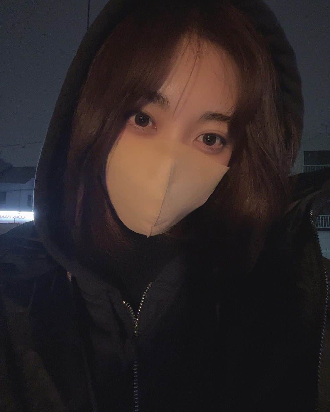 伊藤純奈のインスタグラム：「雪が嬉しくて久々に自撮りしてみたけど 何もうつらなくて悲しい」