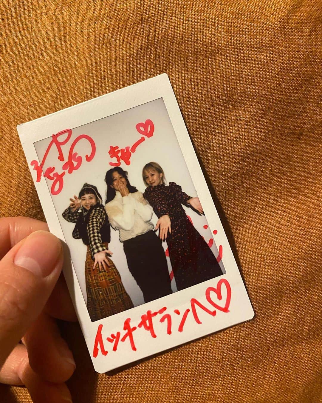 のインスタグラム：「みとしばフリーマーケット🛍️ ふたりともかんわいかったし会えて嬉しかったーーー ファンです🙌🏻🤍 お洋服たちも可愛くって大事に着ている☺︎ いつもありがとうサランへ🫰🏻❣️  #みとしばフリーマーケット」