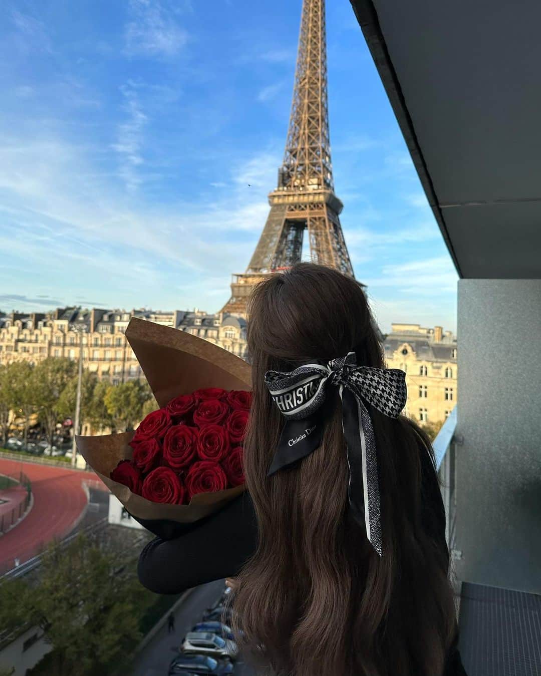 白倉あやさんのインスタグラム写真 - (白倉あやInstagram)「want to go back in Paris 🇫🇷 my fav hotel🥀  Pullman Paris Tour Eiffel 📍22 Rue Jean Rey Entrée Au, 75015 Paris」1月27日 21時31分 - shirakur_a