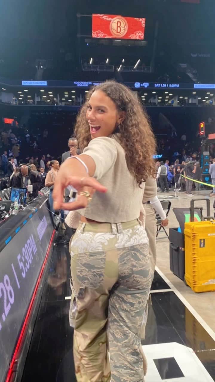 マーキータ・プリングのインスタグラム：「PURE. JOY. because I ❤️ basketball!!  Thank you @brooklynnets @barclayscenter 🙏🏽🙌🏽✨」