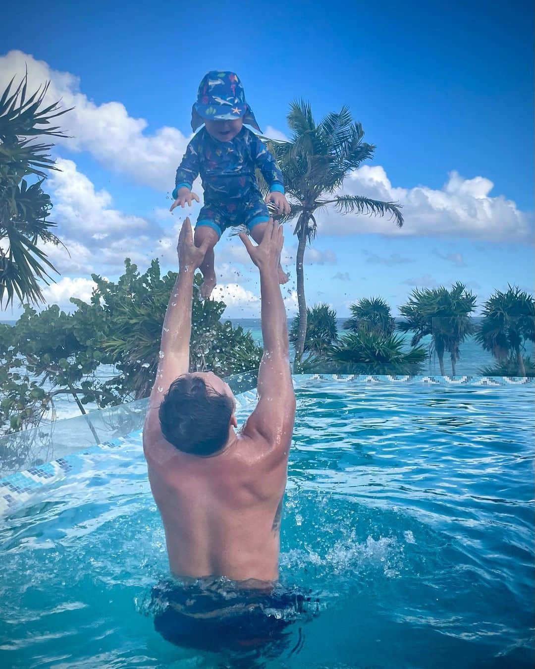 パトリック・チャンのインスタグラム：「Working hard on his air position #nodaysoff」