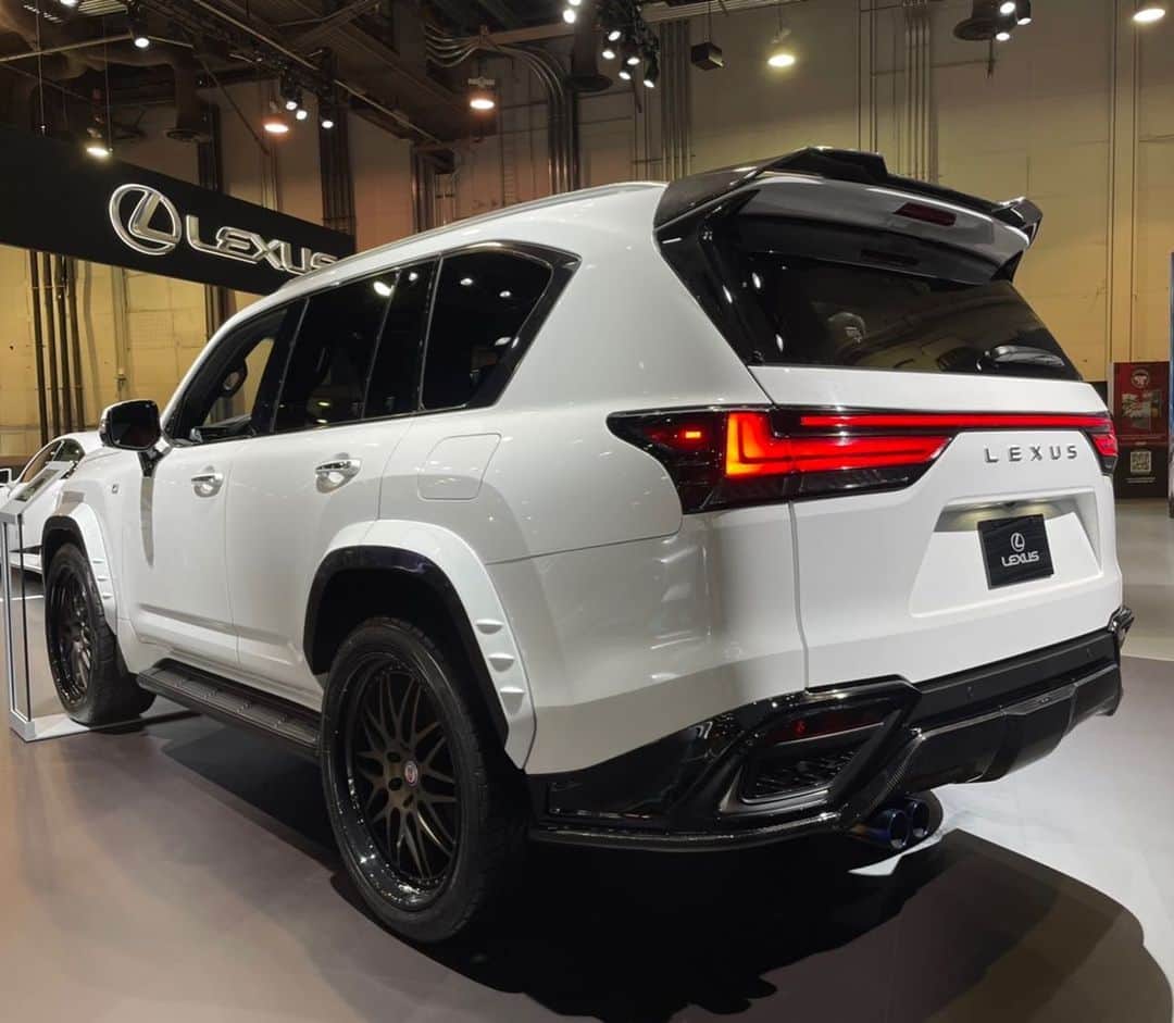 Spirits Artisanのインスタグラム：「Artisan spirits New full titanium exhaust system for LEXUS LX600! Product have rear exhaust + center pipe. Rear exhaust have sound valve control system with super light weight! USA : @evasivemotorsports @butlertire Canada : @advanced_auto_salon @otto.auto.service China : #bondchina Hong kong : @nigeljdmparts Taiwan : #車庫小舗 Russia : @suv.project Kazakhstan : @spoiler.kz Indonesia : @premierautowerkz Philippine : @jworksunlimited @artisanspiritsph Singapore : @mwsautoworks Thailand : @prodriveshop India : @racetechindia Malaysia : @donloh2007 Bahrain : @kanooperformance Kuwait : @hamad_skyline UK : @streettracklife Australia : @import_monster @traum06996 @car_life_staff @sunyard @bondosaka #bondourawa @bondtokyo @bond_omiya @bondoiimura @ysr0443 @cs.forme_1 @office_k_tokyo #artisanspirits #artisan #asms #lexus #lexususa #lexuslx #LX600 #URBANLX600 #lexustuned #titanium」