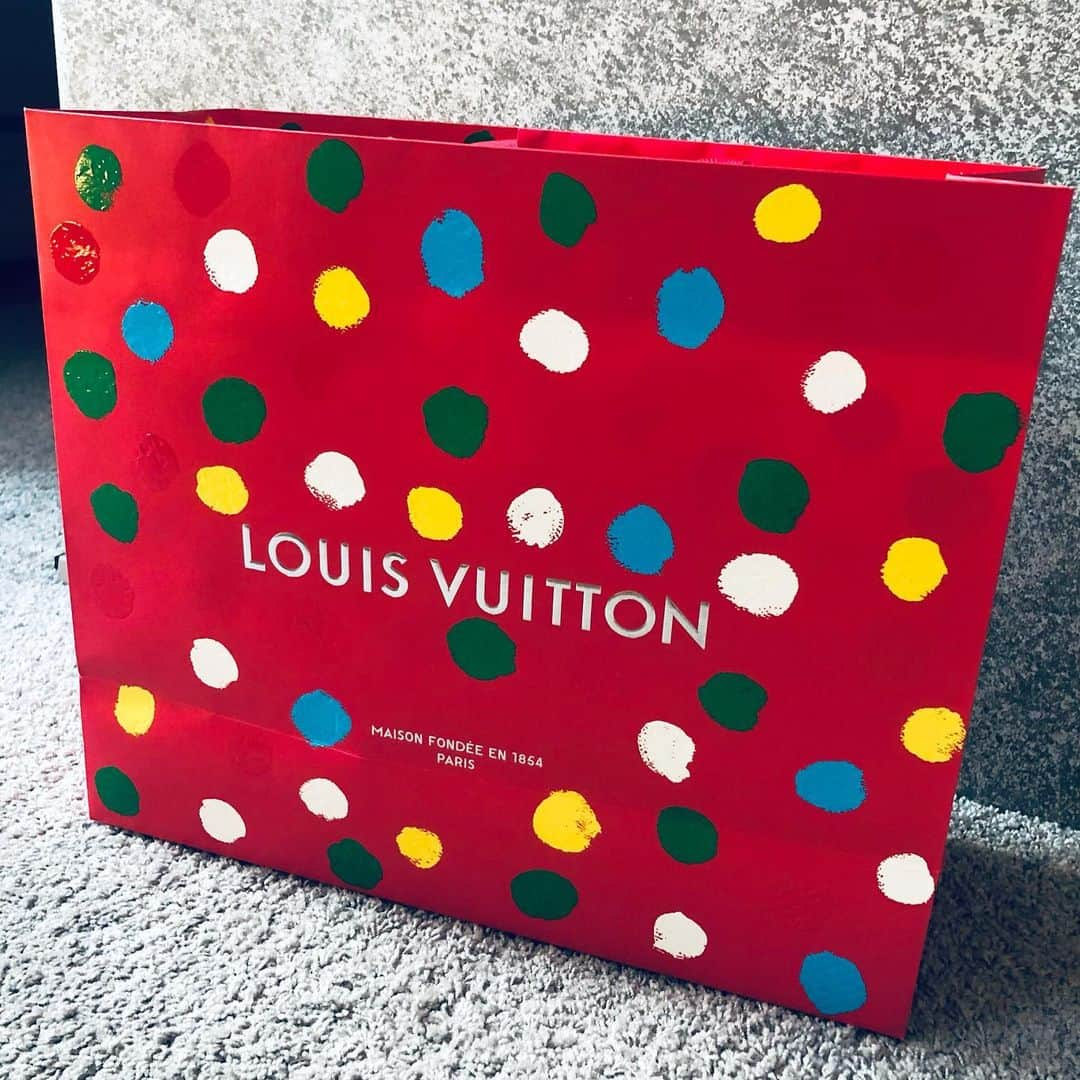 外村久美子さんのインスタグラム写真 - (外村久美子Instagram)「🟢🔴🟡🔵 @louisvuitton  #lvxyayoikusama」1月28日 8時16分 - kummy153