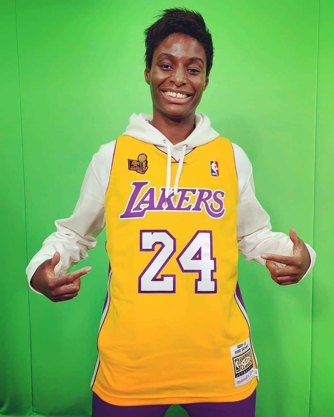 馬瓜エブリンさんのインスタグラム写真 - (馬瓜エブリンInstagram)「MAMBA FOREVER  #mambamentality  #kobe  @mitchellandness_japan」1月27日 23時35分 - evelyn_mawuli