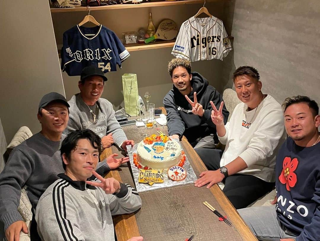 杉本裕太郎のインスタグラム：「正尚送別&友哉歓迎&由伸沢村賞&周平宗ゴールデングラブみんなおめでとう会🎉 #遅刻してごめんなさい #正尚も安定の30分遅刻 #開始5秒で福田にウーロン茶こぼされた」