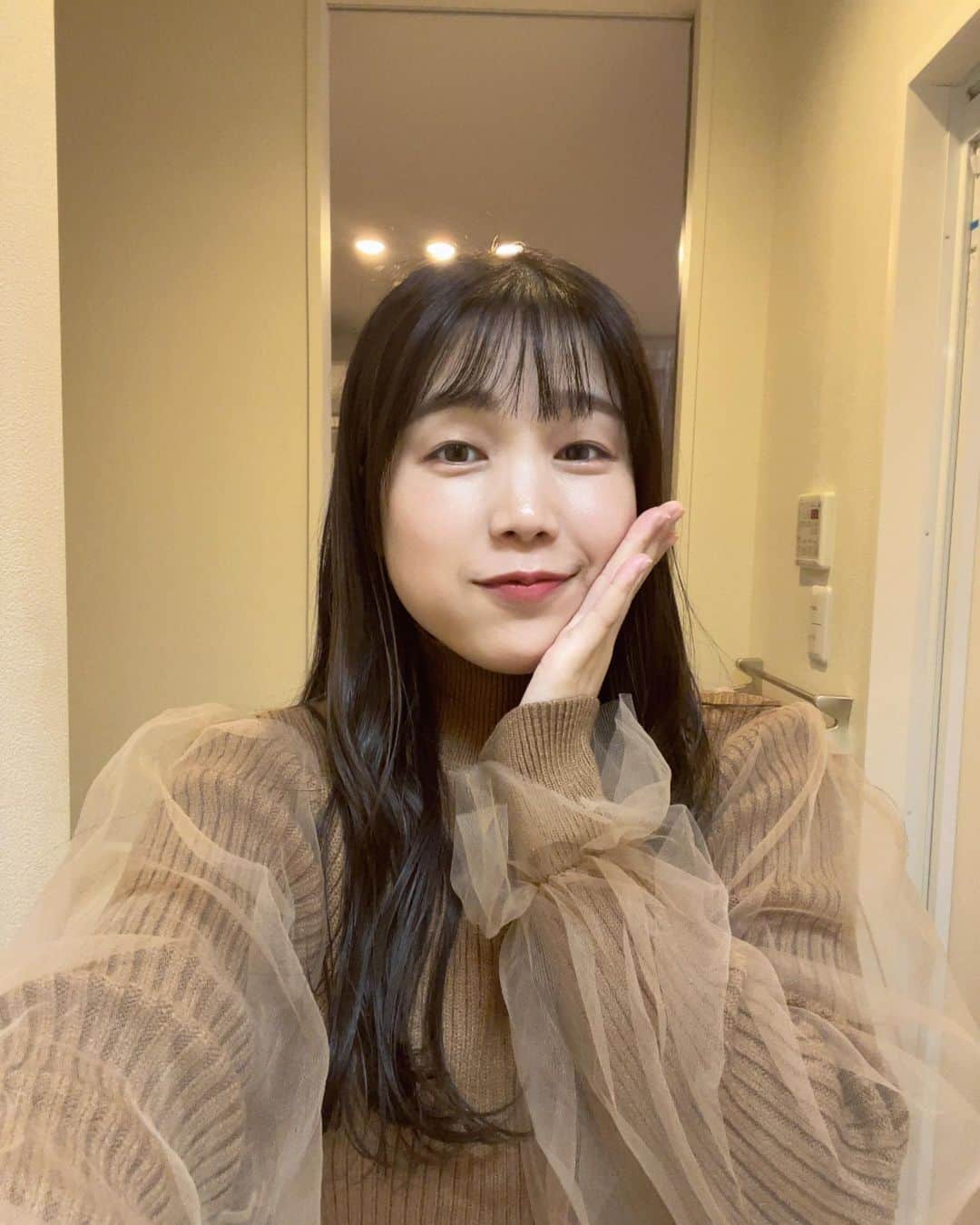 田中みかんのインスタグラム：「早速Mila owenの福袋に 入っとった服、ほぼ毎日着てる！ EMODAもガチで毎日！ 今年の冬はこれで越す☝️  春から着る服ない！困った！   #福袋2023  #福袋   #emoda  #milaowen」
