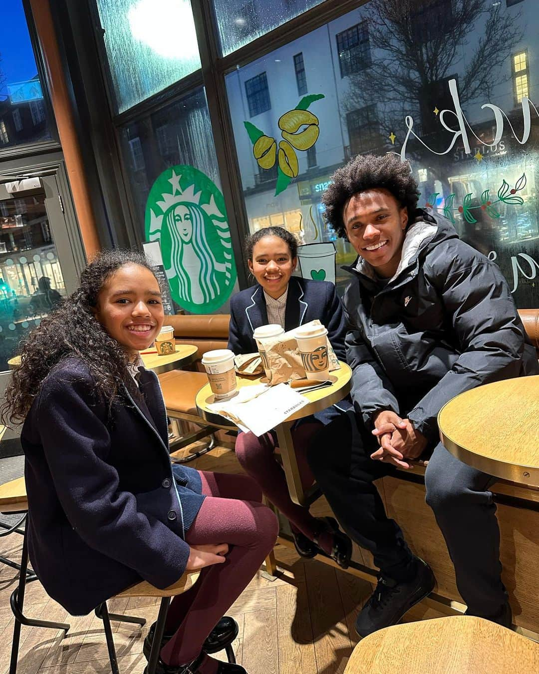 ウィリアンさんのインスタグラム写真 - (ウィリアンInstagram)「We love @starbucks  ❤️❤️」1月28日 3時52分 - willianborges88