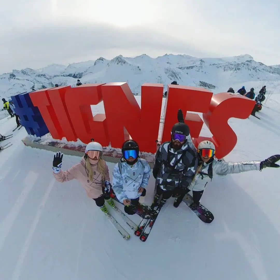トニア・コーチさんのインスタグラム写真 - (トニア・コーチInstagram)「What an amazing experience ❄️   #tignes #snowboarding #snow #holiday #ski」1月28日 5時22分 - toniacouch
