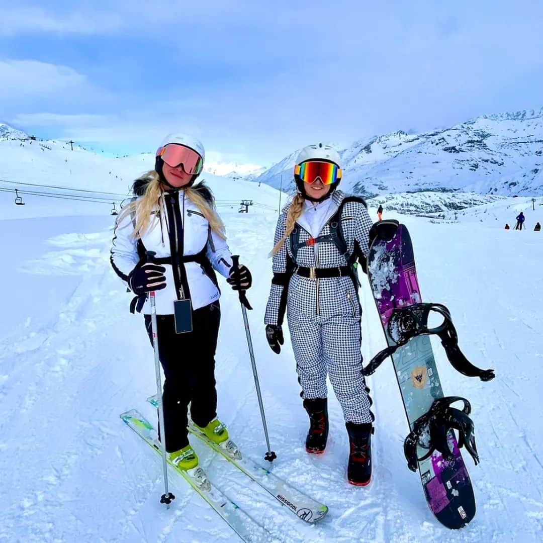トニア・コーチさんのインスタグラム写真 - (トニア・コーチInstagram)「What an amazing experience ❄️   #tignes #snowboarding #snow #holiday #ski」1月28日 5時22分 - toniacouch