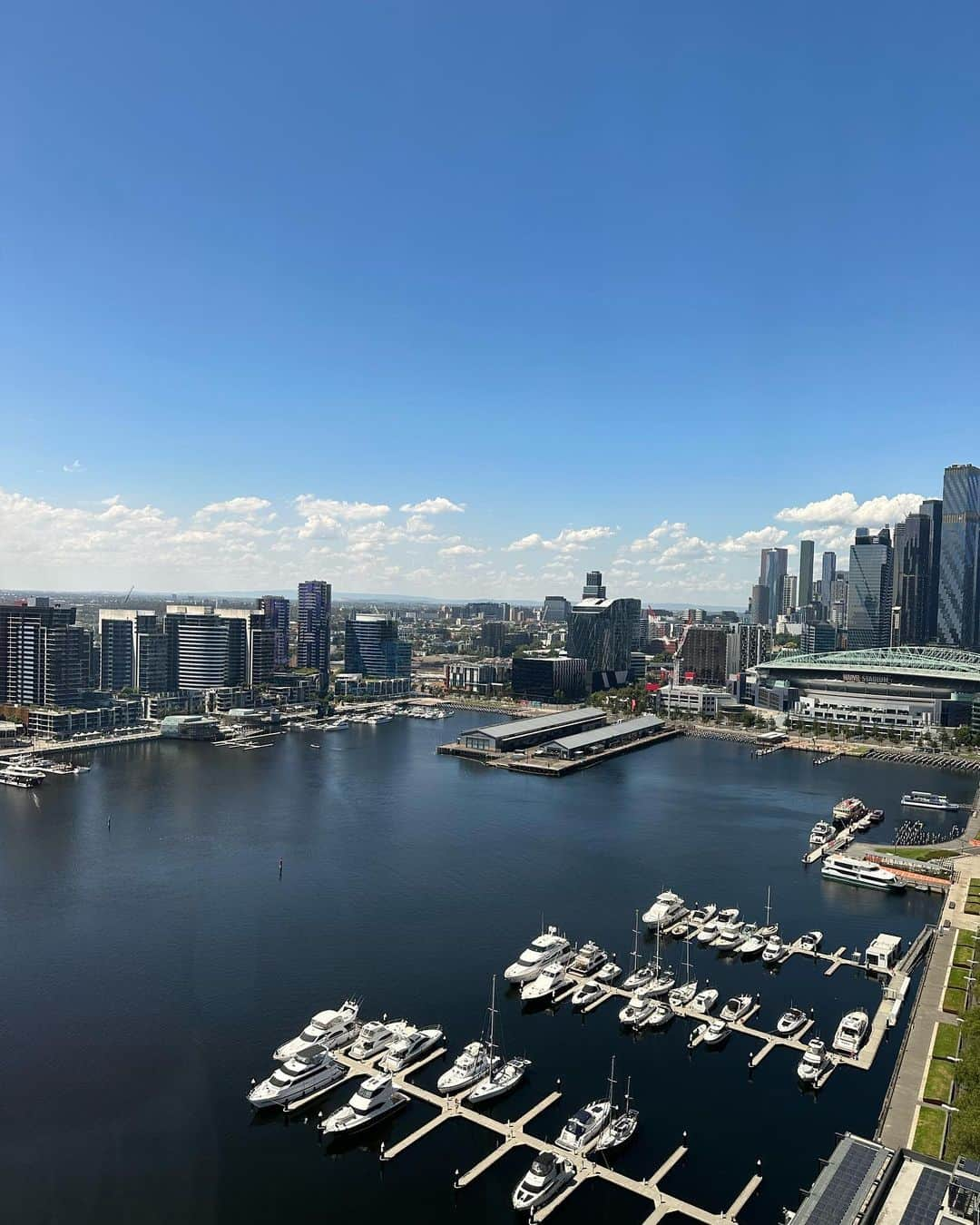 ビクトリア・アザレンカさんのインスタグラム写真 - (ビクトリア・アザレンカInstagram)「Thank you @melbourneprivateapartments for making my stay in Melbourne feel like home!   And I put some miles on those E-bikes thru the city!」1月28日 5時40分 - vichka35