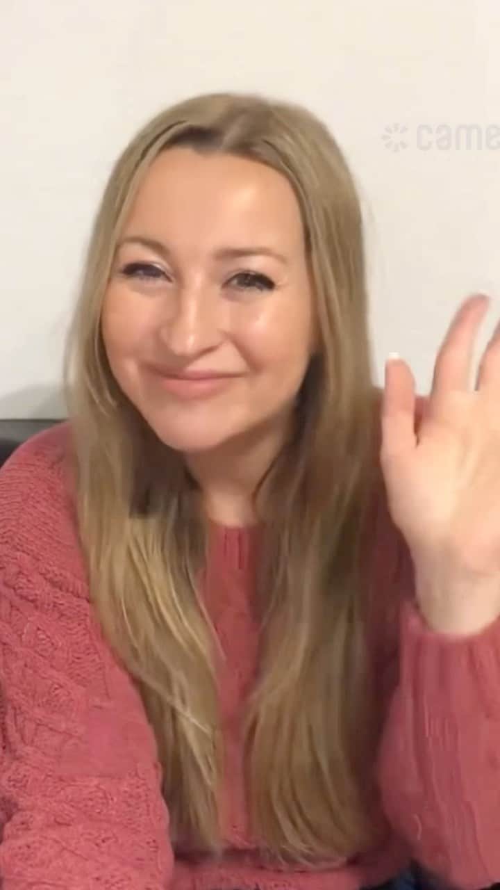アシュリー・レガットのインスタグラム：「DEREK!!!!!!!! I mean, CASEY!!!!!!! “Life with Derek” and “Life with Luca” star @ashleyleggat is on Cameo, ready to give you all the info on your favorite sibling duo, or to yell at your annoying brother for you.」