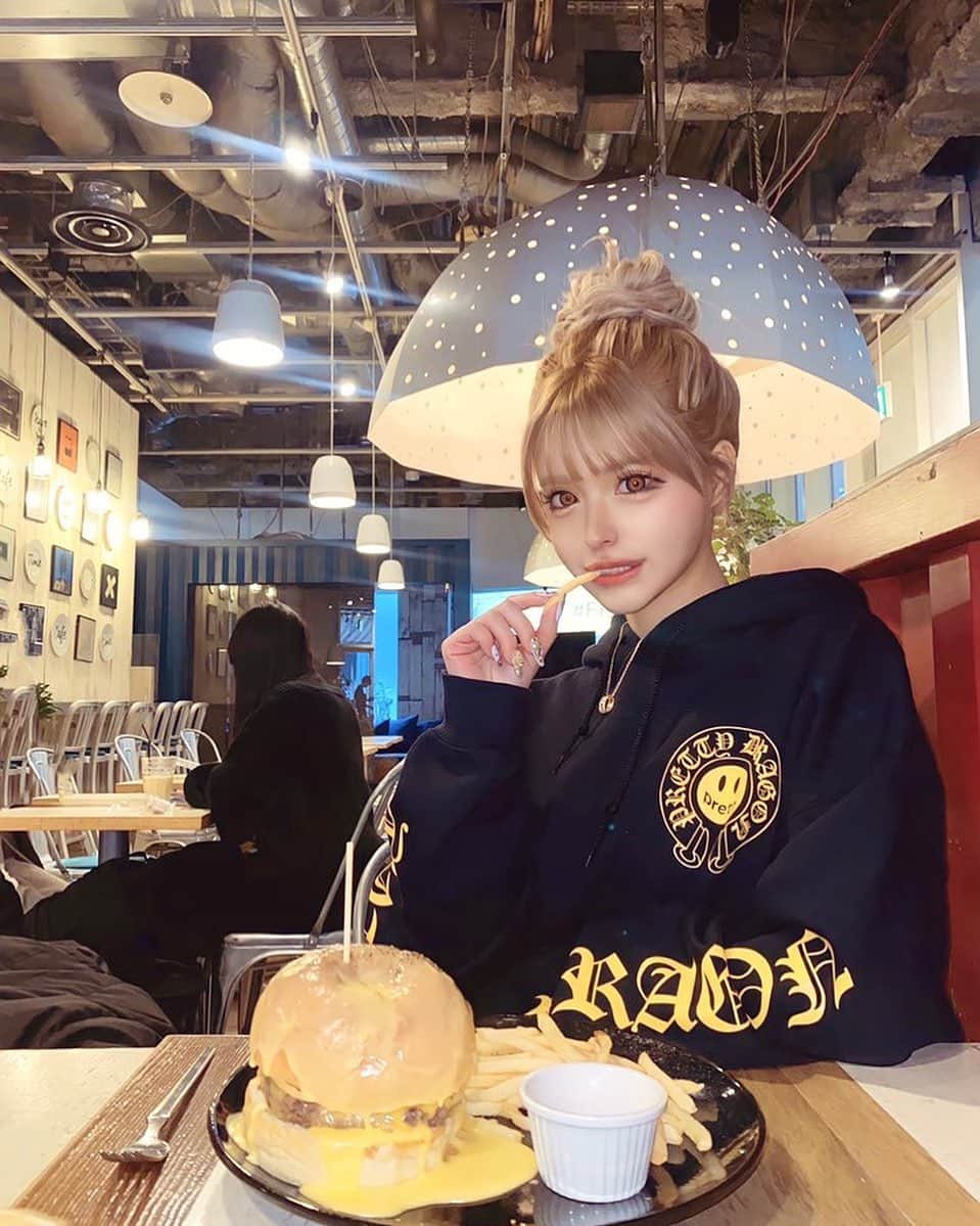 アンジェリカのインスタグラム：「👼🏼💖💖 New hair color♡♡ @kouki_95_1107 🫶🏼」
