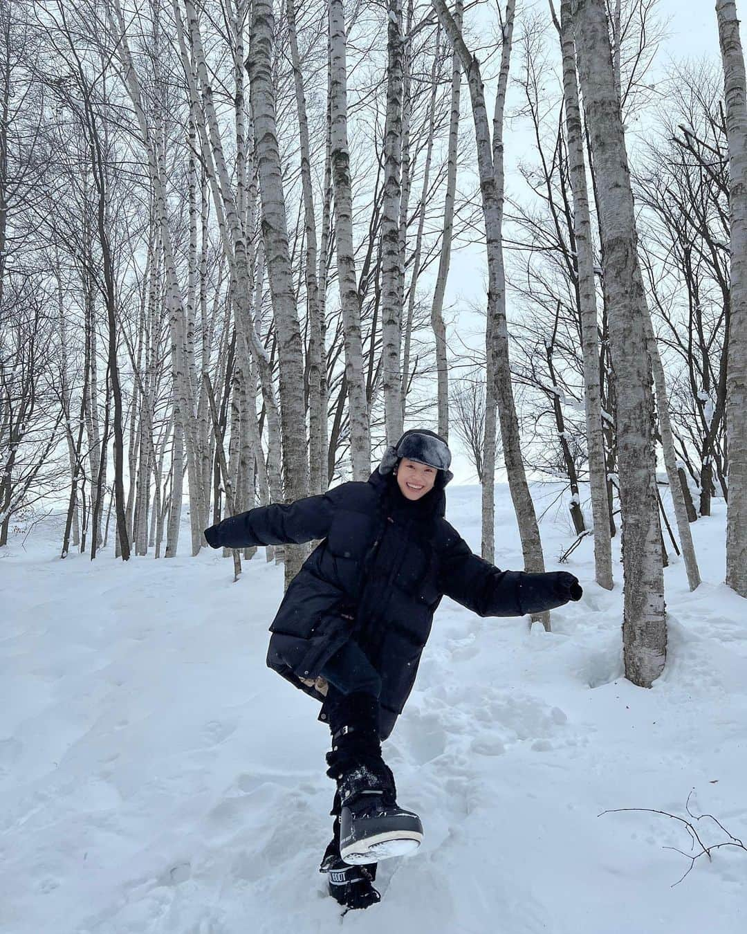 イ・シウォンさんのインスタグラム写真 - (イ・シウォンInstagram)「🥶❄️ 힙하려다 얼어죽을 뻔 하고 얼른 패딩 속으로  #비에이 #문부츠 #털모자」1月28日 16時54分 - seethewon