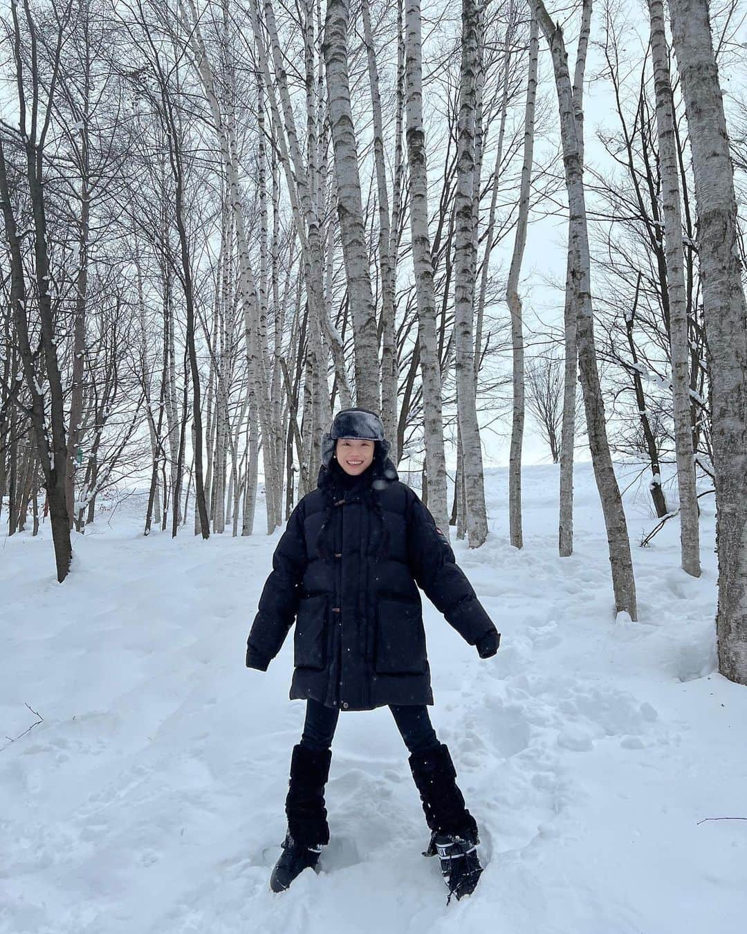 イ・シウォンさんのインスタグラム写真 - (イ・シウォンInstagram)「🥶❄️ 힙하려다 얼어죽을 뻔 하고 얼른 패딩 속으로  #비에이 #문부츠 #털모자」1月28日 16時54分 - seethewon