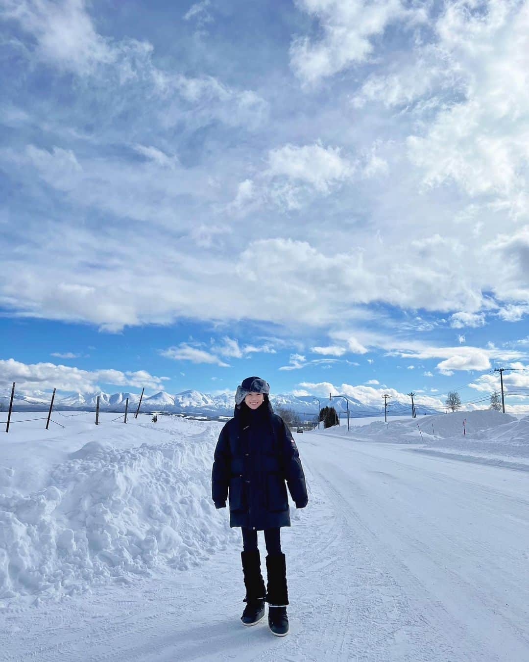 イ・シウォンさんのインスタグラム写真 - (イ・シウォンInstagram)「🥶❄️ 힙하려다 얼어죽을 뻔 하고 얼른 패딩 속으로  #비에이 #문부츠 #털모자」1月28日 16時54分 - seethewon