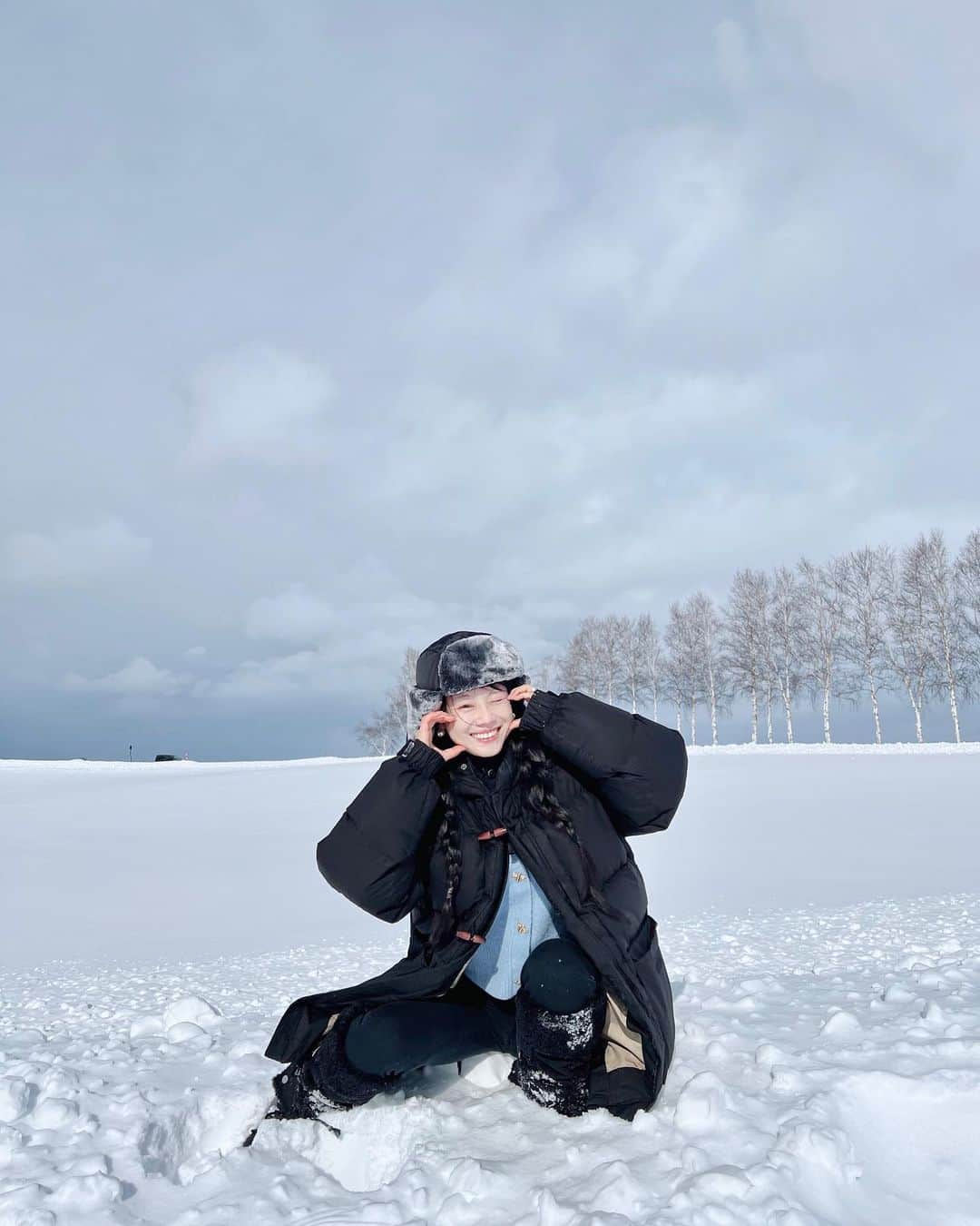 イ・シウォンさんのインスタグラム写真 - (イ・シウォンInstagram)「🥶❄️ 힙하려다 얼어죽을 뻔 하고 얼른 패딩 속으로  #비에이 #문부츠 #털모자」1月28日 16時54分 - seethewon