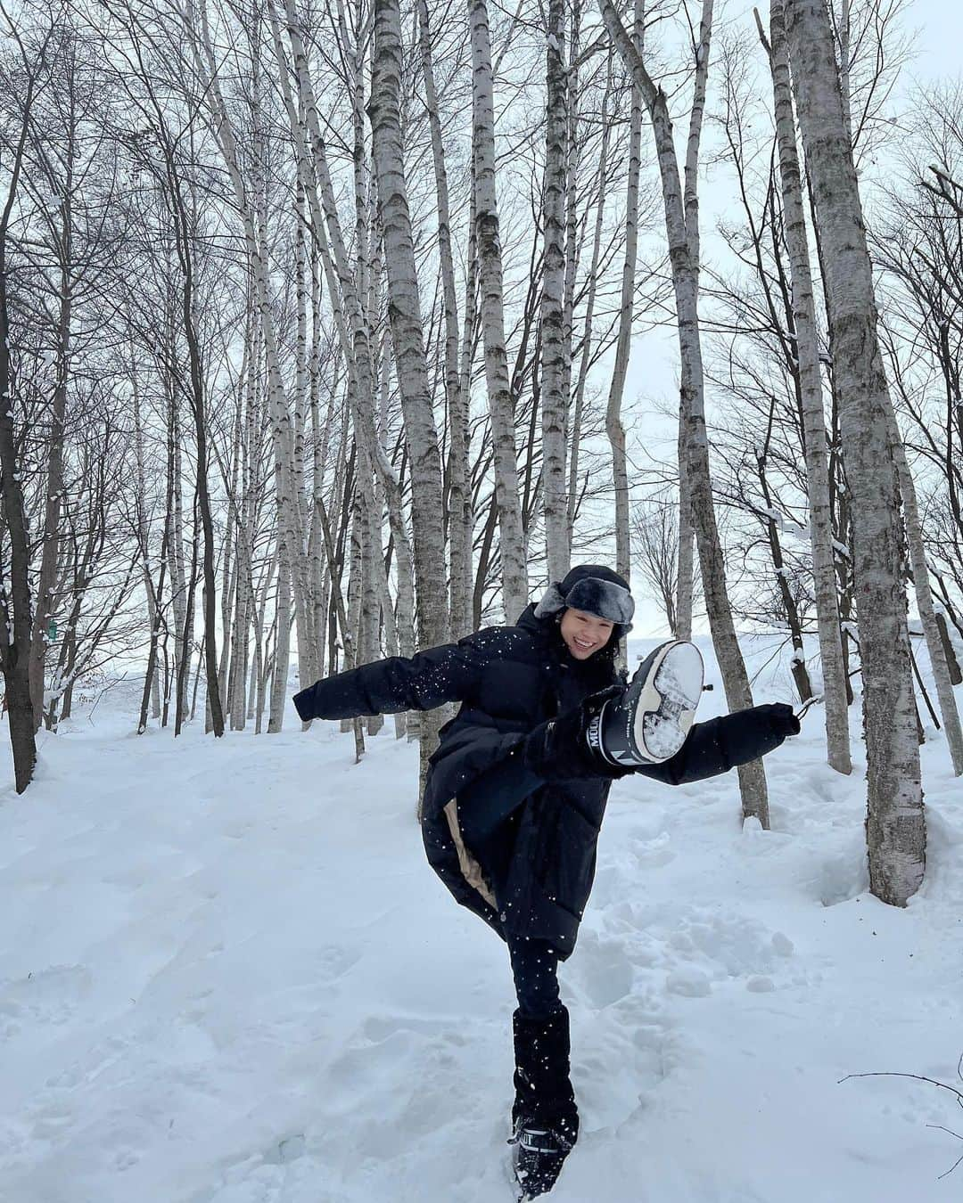 イ・シウォンさんのインスタグラム写真 - (イ・シウォンInstagram)「🥶❄️ 힙하려다 얼어죽을 뻔 하고 얼른 패딩 속으로  #비에이 #문부츠 #털모자」1月28日 16時54分 - seethewon