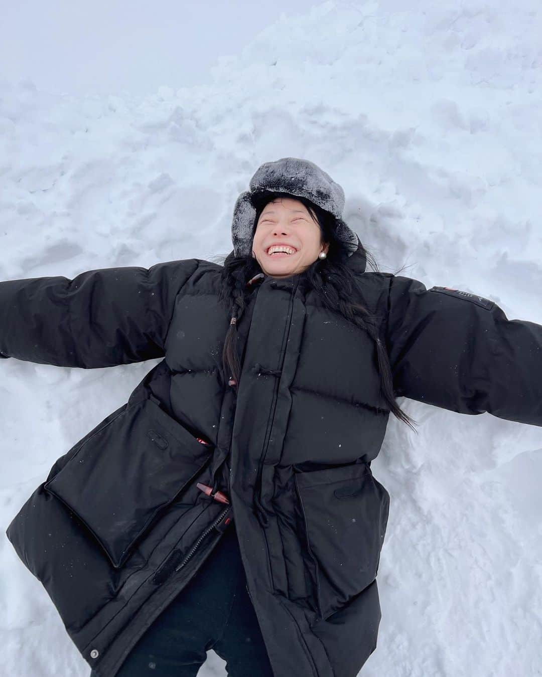 イ・シウォンさんのインスタグラム写真 - (イ・シウォンInstagram)「🥶❄️ 힙하려다 얼어죽을 뻔 하고 얼른 패딩 속으로  #비에이 #문부츠 #털모자」1月28日 16時54分 - seethewon