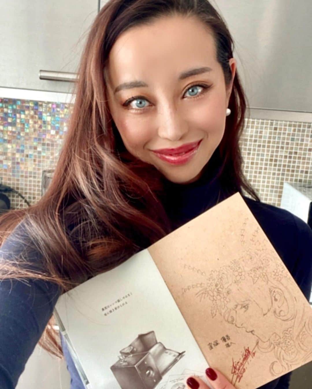 PINKYのインスタグラム：「感謝感激です😭🙏❤️✨  敬愛する漫画家、坂本眞一先生のサイン本📖🌹🦇✨ 　 私にはルーシー❣️そしてマリー様まで…鼻血もんやんか‼️😍  @14mountain 本当にありがとうございます🌹✨✨✨  ・・・・・・・  #坂本眞一先生は神 #イノサン #DRCL #イノサンrouge #イノサンbleu」
