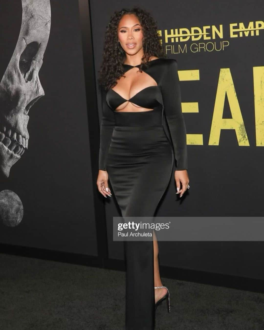 ドレイモンド・グリーンのインスタグラム：「FEAR!!! Attended the FEAR premiere with my beautiful Wife @lovehazelrenee last week. Such an incredible moment. I’ve watched the countless hours you’ve put into your craft. It’s a thankless job. You are told no 99% of the time. Only chasing that 1%. You never stop. I admire the grind! Keep going my love! First Box Office Release of many. It’s only up from here SuperSTAR!  Shoutout to @deontaylor @roxanneavent on putting together another great film! FEAR in theaters TODAY!!!   SN: studying another audition on the way to the premiere! Grind my love GRIND!!」