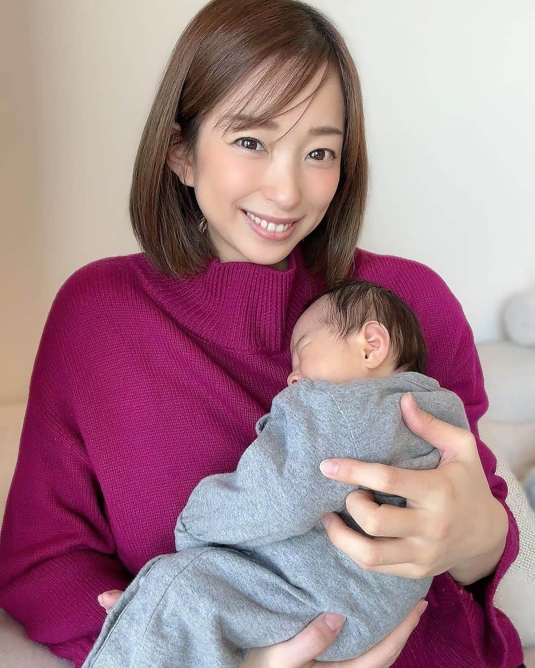RIKAさんのインスタグラム写真 - (RIKAInstagram)「. 出産から1ヶ月✨ 長女の時は何もかも初めてでちょっとしたことでもググってて神経尖らせてたけど2人目になるとそれがなくていい意味でマイペースに子育てできてます🥰 . ベビちゃんは退院時2500g程だったけど1ヶ月検診で3700gまで成長🌱 . 年子育児はめちゃくちゃ大変と聞いてるのでこれから不安なことも沢山あるけどそれと同時に毎日可愛い2人に癒されたいと思います💖 . . . #出産#新生児#産後1ヶ月#2人目#年子#年子育児#赤ちゃん#赤ちゃんといる暮らし#女の子ママ」1月28日 10時31分 - rinrikagolf