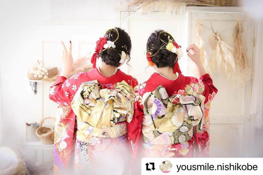 Furisode20のインスタグラム：「@yousmile.nishikobe  *.:･.｡**.:･.｡**.:･.｡**.:･.｡**.:･.｡**  2023年成人を迎えられた皆様 誠におめでとうございます💐  今年も一生に一度の大切な日のお手伝いを お任せいただき大変嬉しく思います😊  2023年2月6日まで 成人撮影後撮りキャンペーン実施します✨  撮影料　通常5000円→平日1000円！ 土日祝は半額の2500円で承ります！ ※お写真代別途  お得なキャンペーン是非ご利用くださいませ💕  #ユースマイル　#フォトスタジオ #明石 #西明石 #神戸 #加古川 #姫路 #高砂 #播磨  #振袖撮影 #成人  *.:･.｡**.:･.｡**.:･.｡**.:･.｡**.:･.｡**」