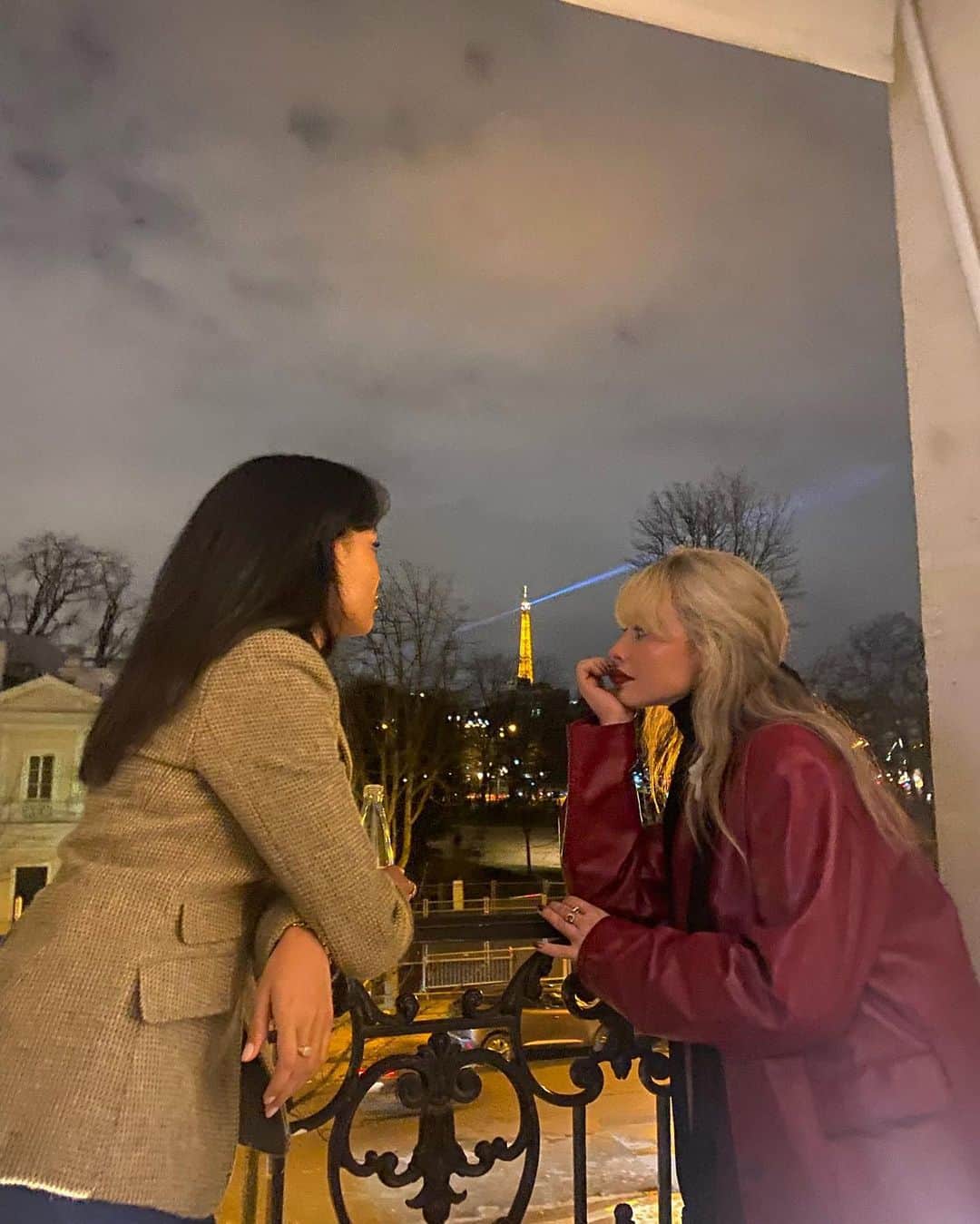 サブリナ・カーペンターのインスタグラム：「je pense que vous souffrez d’un manque de vitamine moi」