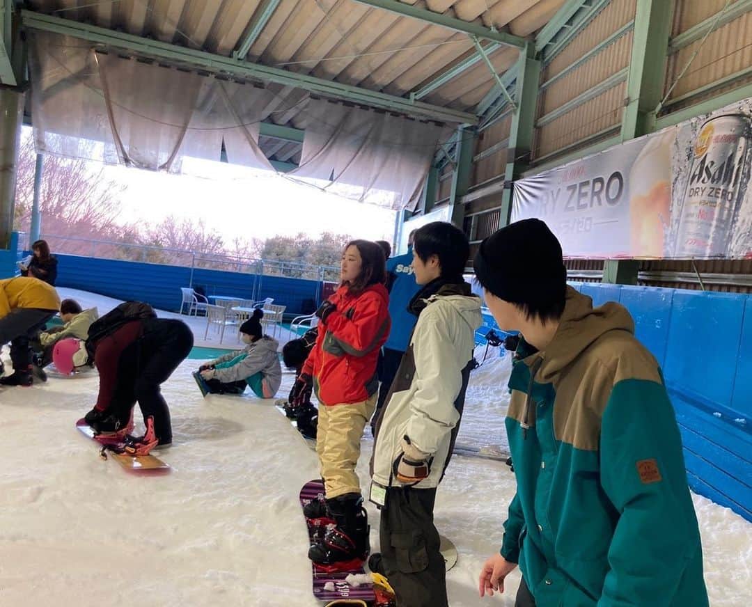 永野沙耶さんのインスタグラム写真 - (永野沙耶Instagram)「何気にストーリーにばかり載せてて投稿してなかった🤣 21日に所沢のスキー場で スキー・スノーボーしてきました⛷ スキーは学校の授業でもあったし習い事もしてたし 幼少期から親に教えてもらってたけどスノボーは、一向に教えてもらえないまま終わったので初スノボーが楽しすぎた！！ 曲がれないから途中までしか乗れないのが残念だったけど😭💦 先生も付きっきりで教えてくれて感謝しか無かった✨🙏 次は、カーブ出来て乗れるようにしよう！！ またやりたいことが増えました🍀✨」1月28日 11時40分 - saya_nagano