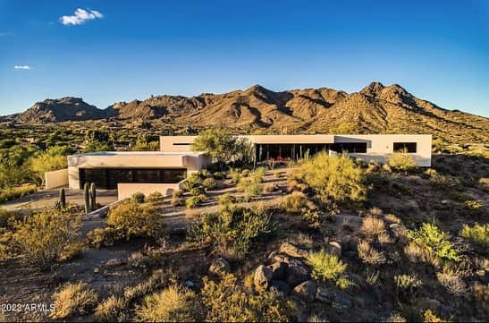 ブリージャ・ラーソンのインスタグラム：「This…🤩 (scroll through)   I am so elated to start the process of selling my clients’ incredible home!   The Bradley Residence is one of the most beautifully simplistic and contemporary designed homes built with such premium architecture, function, and integrity I have seen, with breathtaking views that demand me to stop and appreciate every single time I have the opportunity to be there.  The wonderful memories I already have tied to this home and incredible family make this very important to me! The serene and peaceful atmosphere that this home provides to everyone that has had the pleasure being there is second to none! I am excited to start this process of selling this home to next contemporary enthusiast  who will enjoy this rare gem of artistic mastery that the architect, Michael P Johnson (last picture) designed as much as they did❤️  All interested buyers, please feel free to DM for more information.  #contemporaryhome #michaelpjohnson #homeofbradley #scottsdale #launchrealestate #contemporaryrealestate #az #azrealestate #desertlandscape #zen」