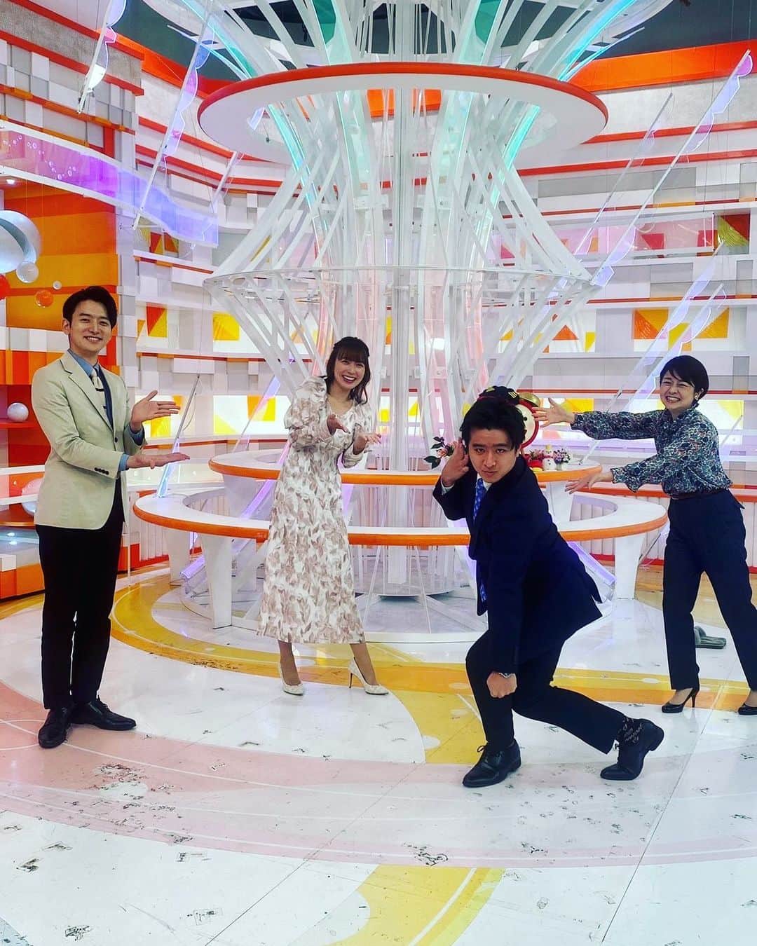 藤井弘輝(ふじいこうき) のインスタグラム：「今日はめざましどようびに潜入しました #いや出演しました  #かやちゃんは何故か #私を見て笑います #原稿を読んでいるだけなのに #私を見て笑います #カタールでタオルを首から下げてる #私を見て笑います  でもそんなかやちゃんに久々に会えて 嬉しい土曜日の朝なのでした」