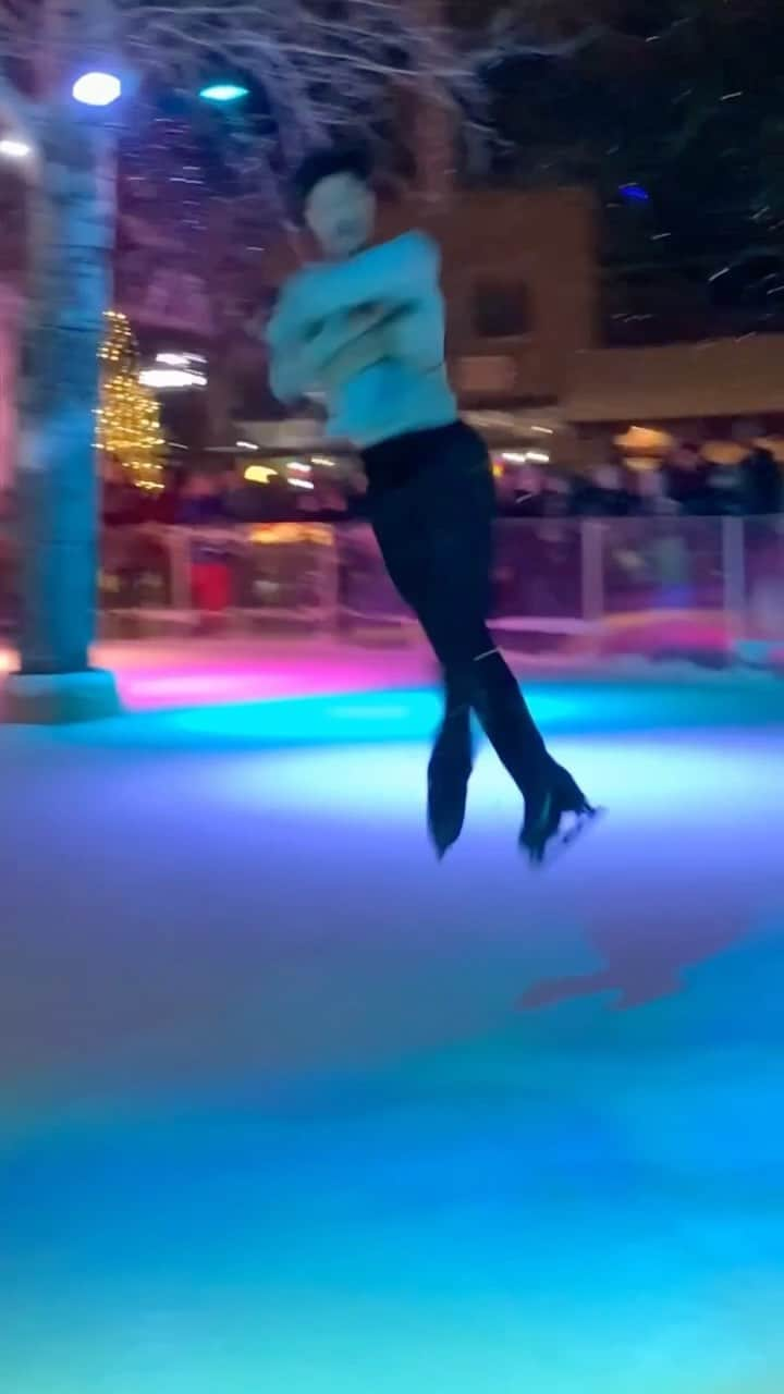 ダニエル・サモーヒンのインスタグラム：「The talented Daniel Samohin performs in Jackson, Wyoming . . . . . . #iceskating #iceskater #israeli #winter #wintersports #skating #icesports #danielsamohin  #snow #ice #figureskating #figureskater #jacksonhole」