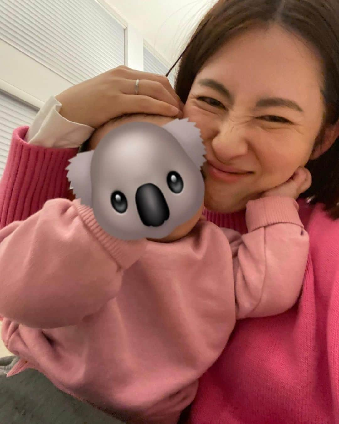 福田彩乃さんのインスタグラム写真 - (福田彩乃Instagram)「. 最近ハマってること👶🏼 髪の毛掴んで引っ張る 顔の肉掴む(わたしの) 顔強めに叩いて起こす(🐨の) すくすく成長中❤️‍🔥」1月28日 14時23分 - ayanofukuda_official