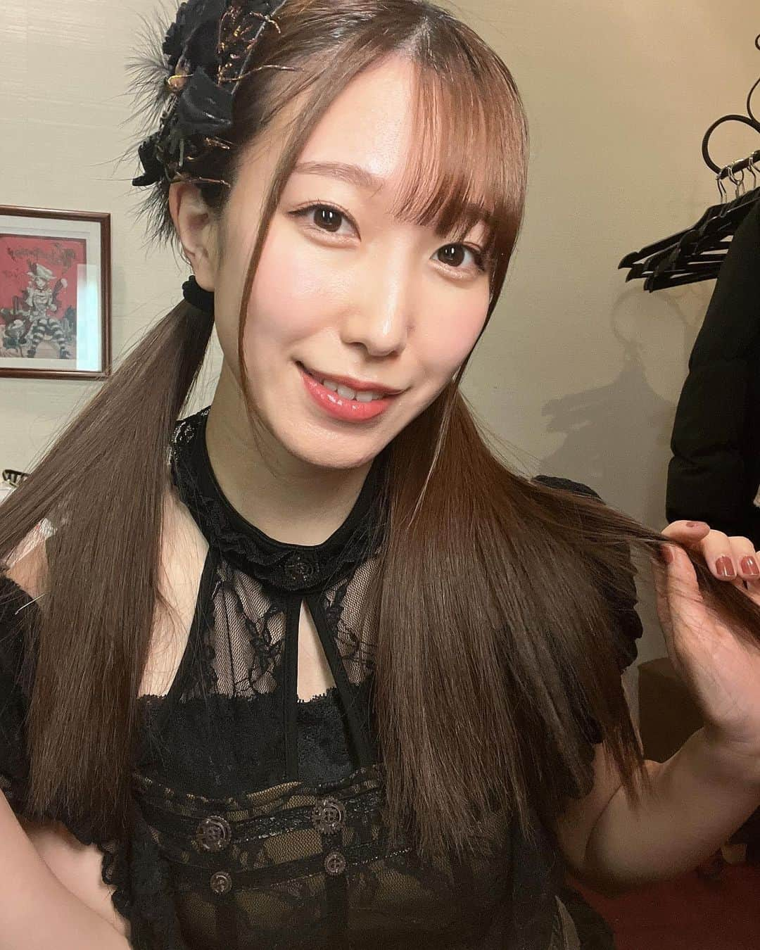 橋本友梨英のインスタグラム：「ツインテールした🫶 #ツインテール #髪型 #スチームパンク #地下アイドル #衣装 #黒 #japan #tokyo #akihabara #idol #steampunk #idol #followforfollowback」