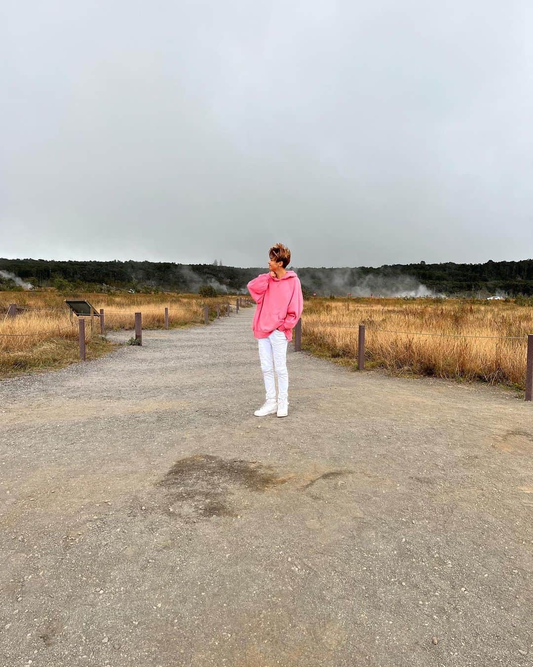 高澤笑大郎のインスタグラム：「Hawai’i Island⛰️  #Crossingrain #xr #boyband #Hawaii #Oahu #Aloha #Music #Japan #Honolulu #Hilo #Kpop #Jpop #rap #singing #dance #have #courage #and #be #kind #ありのまま   @crossingrain  @xr_monarch  @xr_jorden  @xr_haru  @xr_devin」