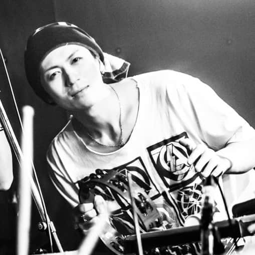 水野ギイのインスタグラム：「「サ」のTシャツ着てんじゃん、意識高いね。と先輩から褒めていただきました」