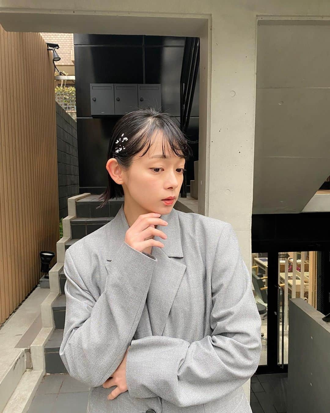 荒井愛花さんのインスタグラム写真 - (荒井愛花Instagram)「昨日のイベントでの、 ヘアはこんな感じでした🌼  着物を着たので “子供っぽくならず、品があるヘアセット” をお願いしたところ、素敵な仕上がりに…🥲🥲🥹ｻｽｶﾞﾃﾞｽ  お願いしたみほさんとは、もう付き合いが10年👼🏻 私の好みをドンピシャに分かってくれてる。。 いつもありがとうございます☺︎  お着物も載せますねෆ  #着物ヘア」1月28日 18時08分 - maaanyaka