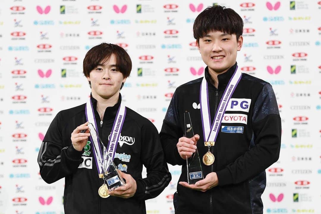 張本智和のインスタグラム：「全日本選手権男子ダブルス優勝しました🥇 昨年の決勝の悔しさを晴らせてとても嬉しいです！ 森薗さんも最高です！ありがとうございました！  明日のシングルスも全力で頑張ります！」