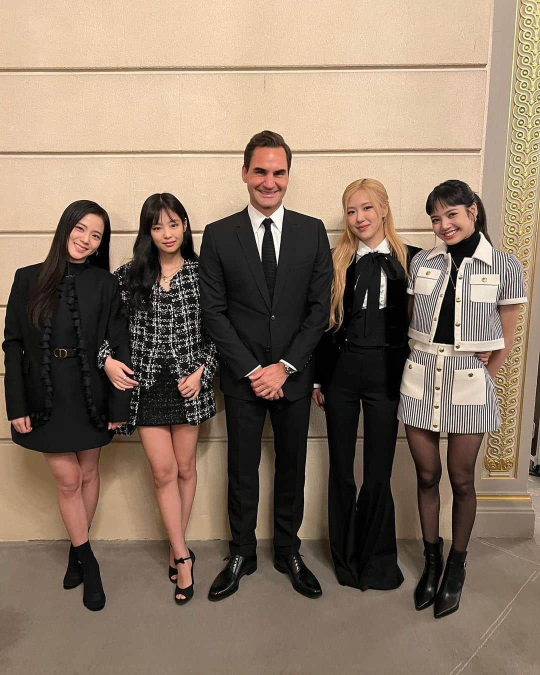 ロジャー・フェデラーさんのインスタグラム写真 - (ロジャー・フェデラーInstagram)「🖤💗 My kids said this was a definite IG post 😊」1月28日 18時34分 - rogerfederer