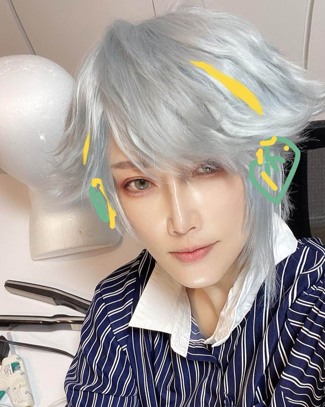 のインスタグラム：「I was in very good condition today.💪  therefore I made a wig for a new character.  Do you know what kind of character it is? 😆」