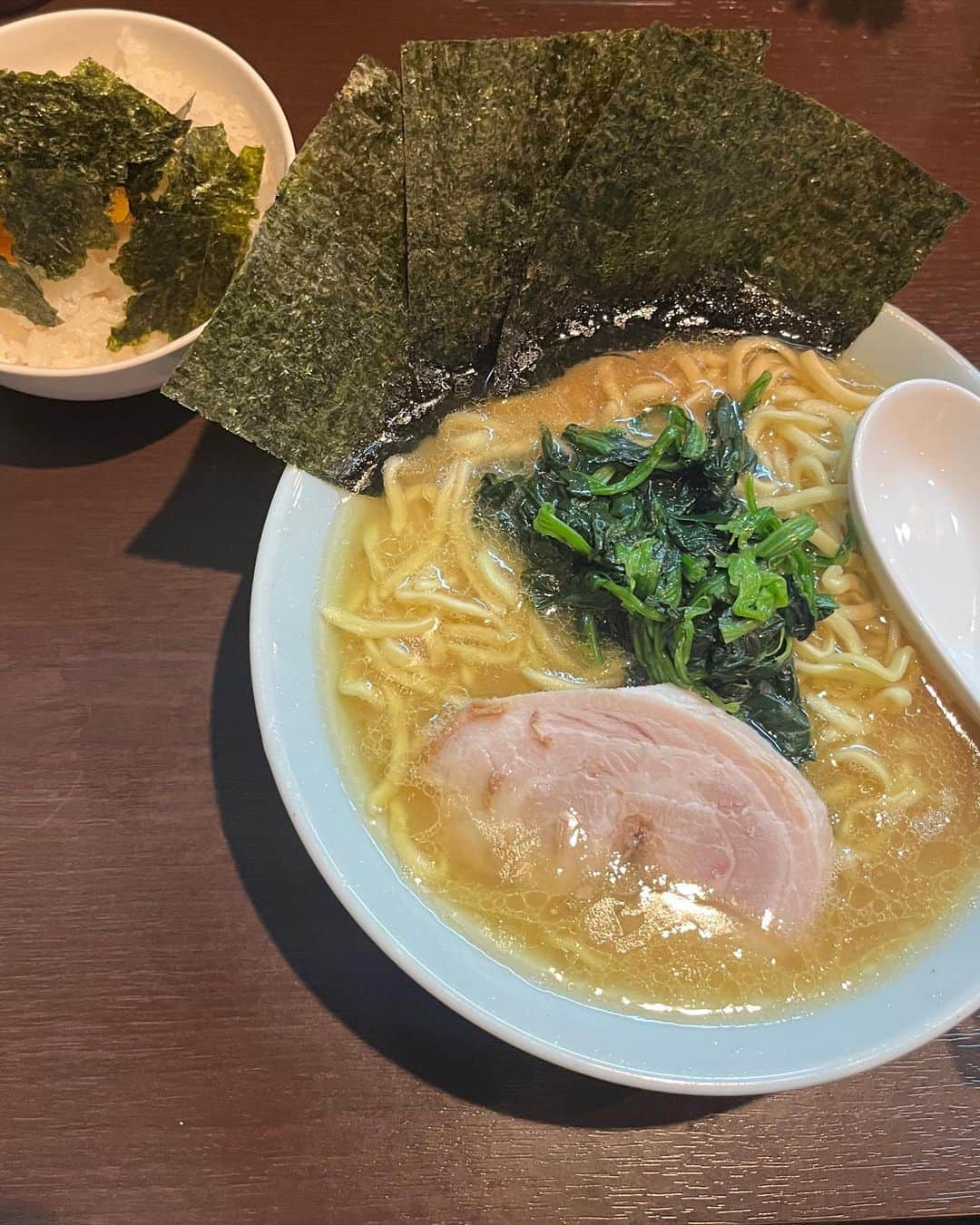 ミユのインスタグラム：「最近の　#本日のつや麺　🫧🍜🫧 昨年の麺初めは家系、その一杯にｶﾝﾄﾞｳして家系にハマった一年でった。」