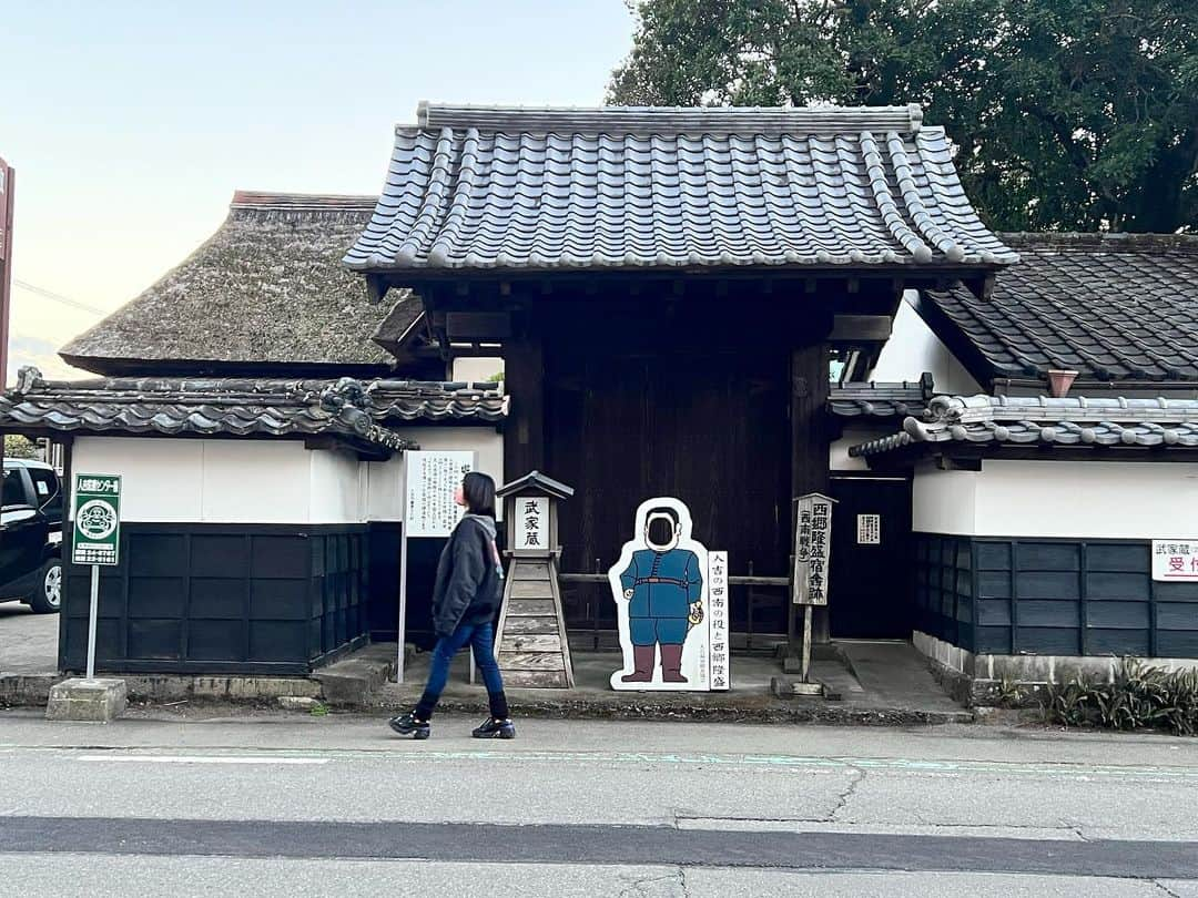 小森未彩さんのインスタグラム写真 - (小森未彩Instagram)「やっと行けた‼︎ 高校生の時から大好きな作品「夏目友人帳」の聖地巡礼🥺 永遠の旦那様、夏目貴志が高校時代を過ごした町。人吉。  雪が降ってたけど、夏目もそんな日もあったのかなとか想いを馳せるのが本当楽しかった☺️  残念ながら夏目には会えなかったけど、、、 野生の猿には会えました‼︎笑  アニメに出てくるシーンがそのままのところもあったけど、工事とか入れなくなってるところもあって、時間が流れを感じてそれもエモかった。 夏目が過ごしていた時間、空間にいけたらな、、、と2期のOP「あの日タイムマシン」に乗せて動画を作ってみました‼︎（著作権の関係で音無し）  #聖地巡礼 #アニメ聖地 #夏目友人帳聖地巡礼 #夏目友人帳 #夏目貴志　#natsumeyuujinchou #人吉」1月28日 20時13分 - misae_komori