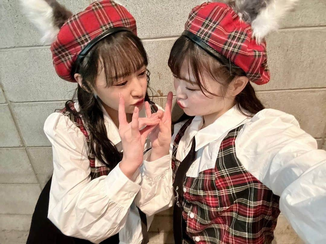 岡本怜奈のインスタグラム：「♡ オオカミさん🐺❤️ ⁡ #狼とプライド ゆいなちゃんと一緒に大好きなユニットできて嬉しかったよ( *´艸｀).:*♡ ♡ ♡ #nmb48 #出口結菜 #岡本怜奈 #W1NーC #W1NーCの一味 #出航  #CチームisWIN #冠ライブ #happy #Instagood  #アイドル #idol #아이돌 #팔로우 #추천」