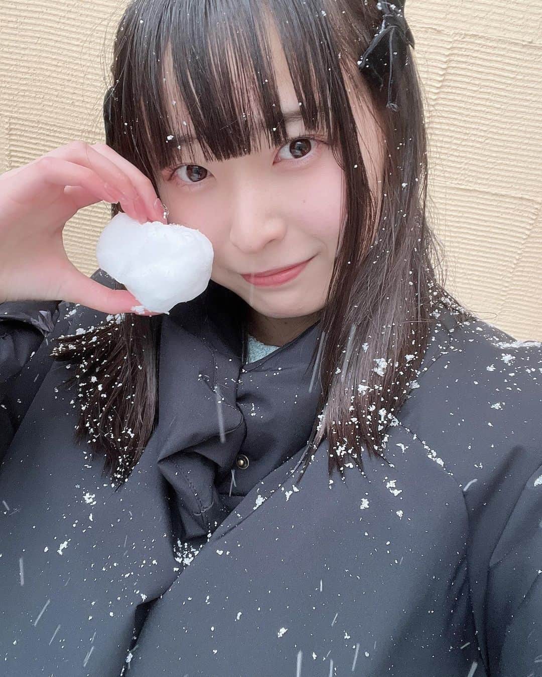 坂川陽香さんのインスタグラム写真 - (坂川陽香Instagram)「福井は毎日雪が降っております。。⛄️皆さんの地域はいかがですか？  寒い日が続きますが、暖かくしてお過ごしください。。😌 風邪にはお気をつけて！！  #雪 #ゆきだるま #福井 #坂川陽香  #06」1月28日 20時22分 - hiyuka_sakagawa.1007