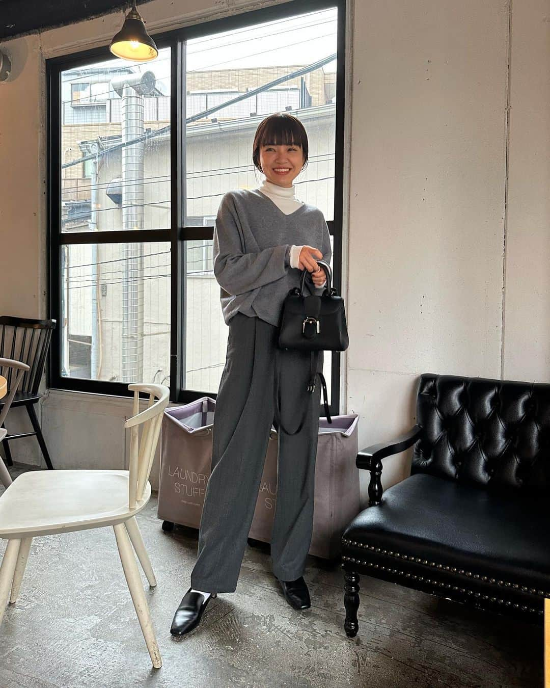 春名亜美さんのインスタグラム写真 - (春名亜美Instagram)「#タートル @newans.official  #knit @aton_tokyo  #pants @newans.official  #bag @delvaux  #shoes @dhyanadot   #newans #delvaux #delvauxbrillantmini #aton #dhyanadot」1月28日 20時19分 - amiharunaami