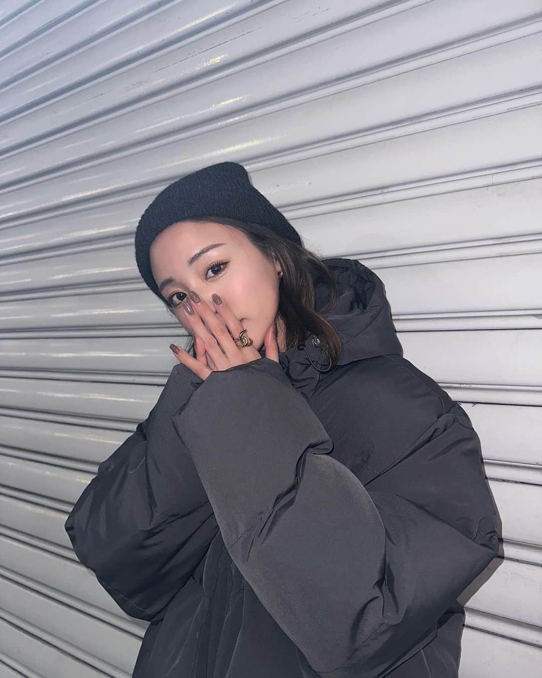 志田友美（ゆうみん）のインスタグラム：「大寒波の時の☃️笑  アクセサリーは全部 @cene_316l のもの。 金アレ対応で錆びないのに値段もお手ごろ🤫✨  愛用してるブランドのひとつ🫶🏻🫧  あったかダウンは @shein_japan 11764531🖤  yuumi←入力で割引されるよ✌️  #cene #金アレ対応 #セネ #金属アレルギー対応 #SHEIN #SHEINforAll #ad」