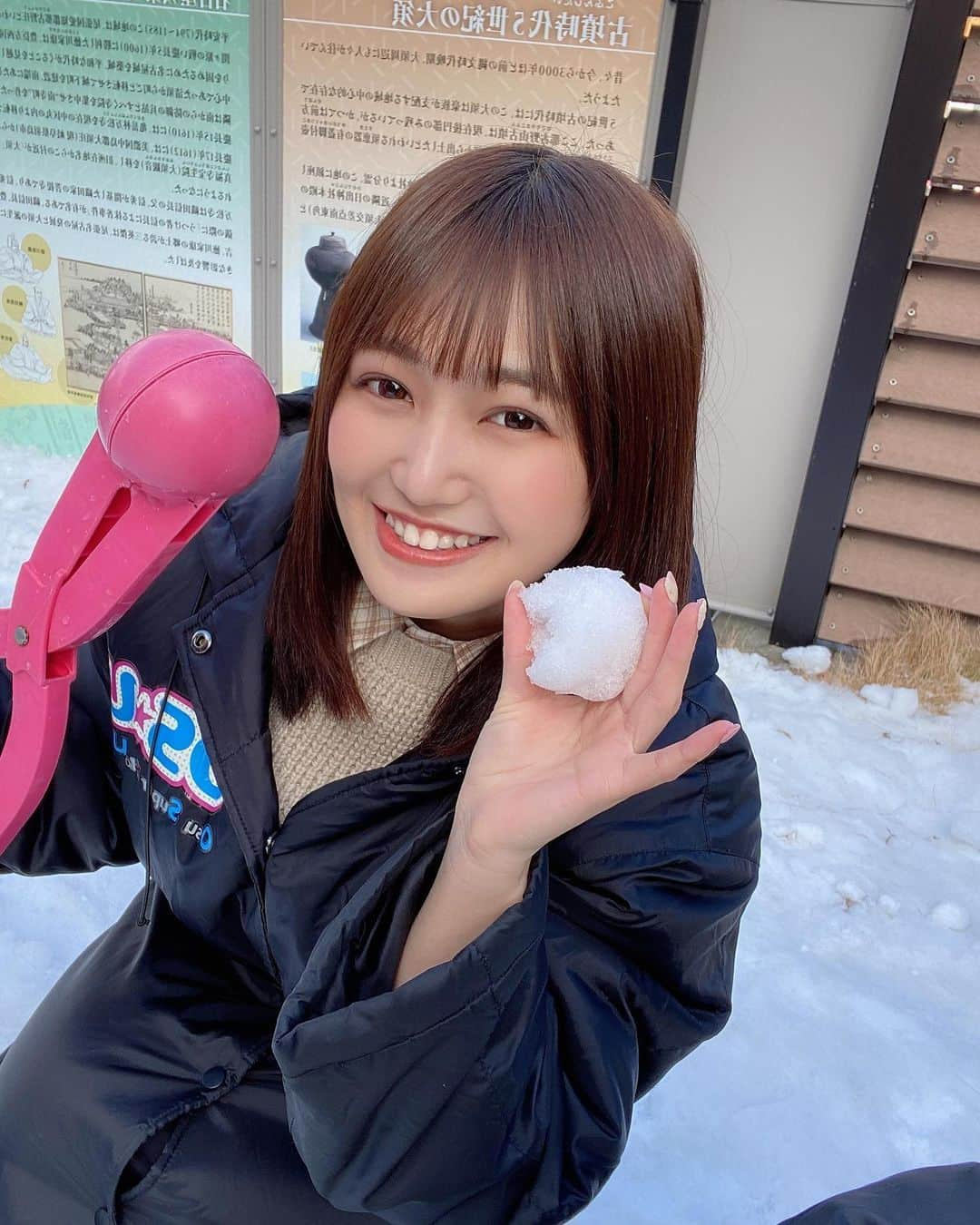 井川なつさんのインスタグラム写真 - (井川なつInstagram)「雪ーーー！！！！⛄️ ・ ・ #雪 #雪合戦 #ダウンジャケット #ベンチコート #大須 #アイドル #冬まつり #idol #雪遊び」1月28日 20時53分 - igawanatsu