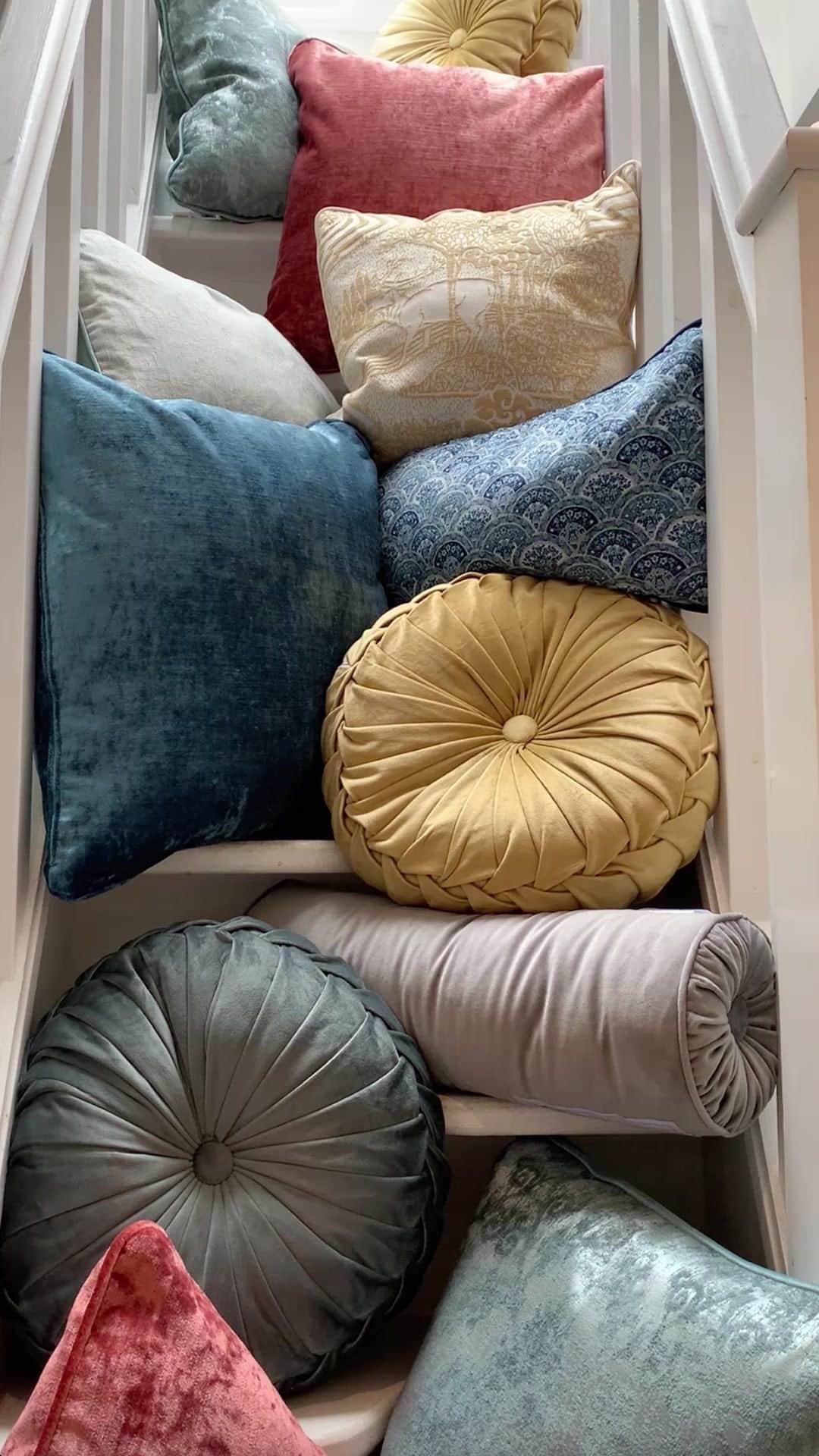 ローラアシュレイのインスタグラム：「Add colour and pattern to your home with our new decorative cushions.  Now available on lauraashley.com and @nextofficial」